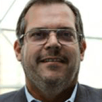 Dr. Bienvenido Vélez